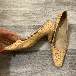 Cork tan kitten heel pumps square toe